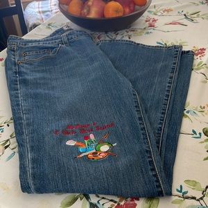 Women’s custom Embroidered blue 👖 size 14 medium very cute !